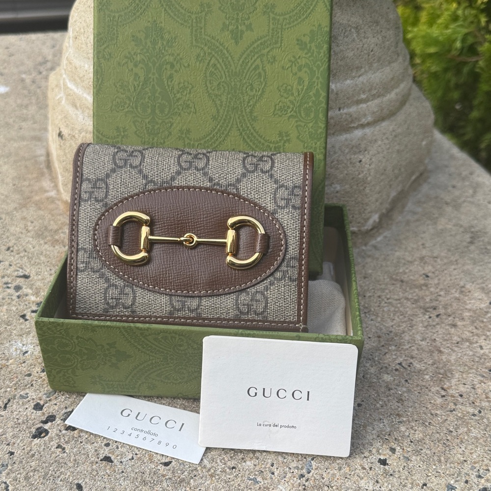 GUCCI 1955 Horsebit GG Supreme Canvas & Leather Compact Wallet (Brown/Gold) NWOT - Picture 3 of 16